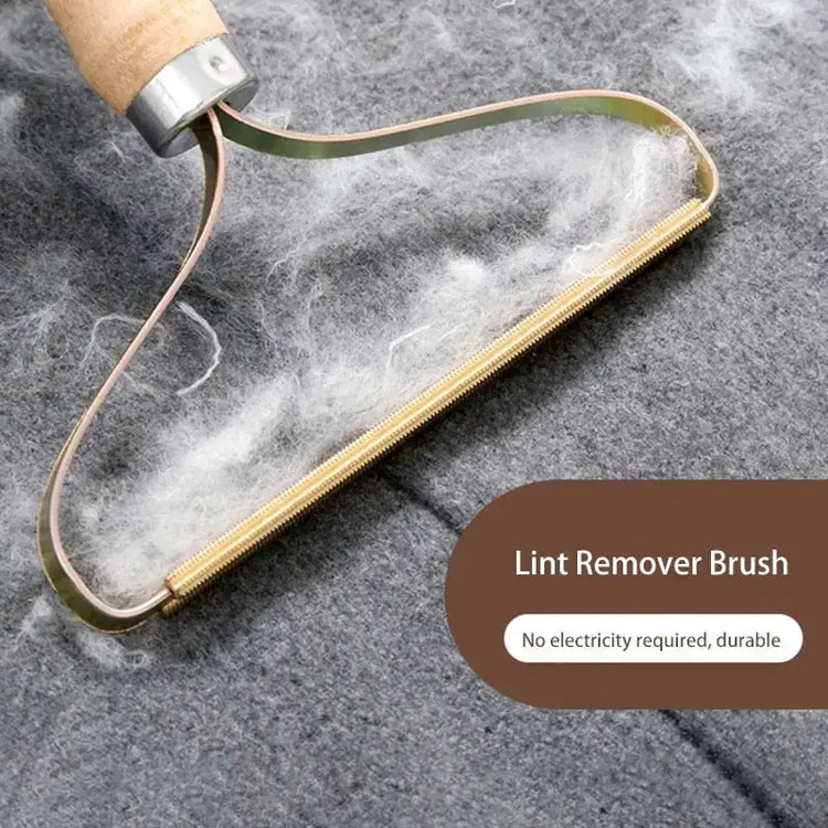 TAILTRAIL eco-friendly lint remover brush for pets, effectively removes hair and dander with no electricity required.